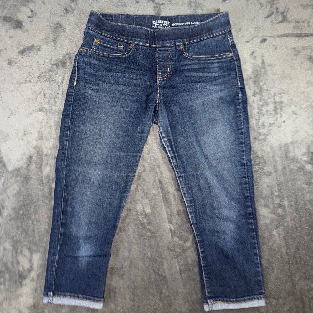 Womens 10 Signature by Levi Strauss Modern Pull-On Capri Blue Excellent Stretch